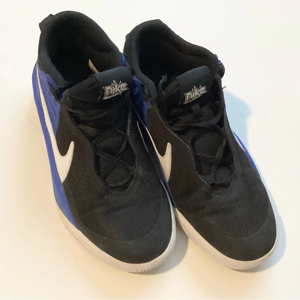 Nike Boys Team Hustle D 10 Basketball Sneakers - Black/Blue - Size 4.5
